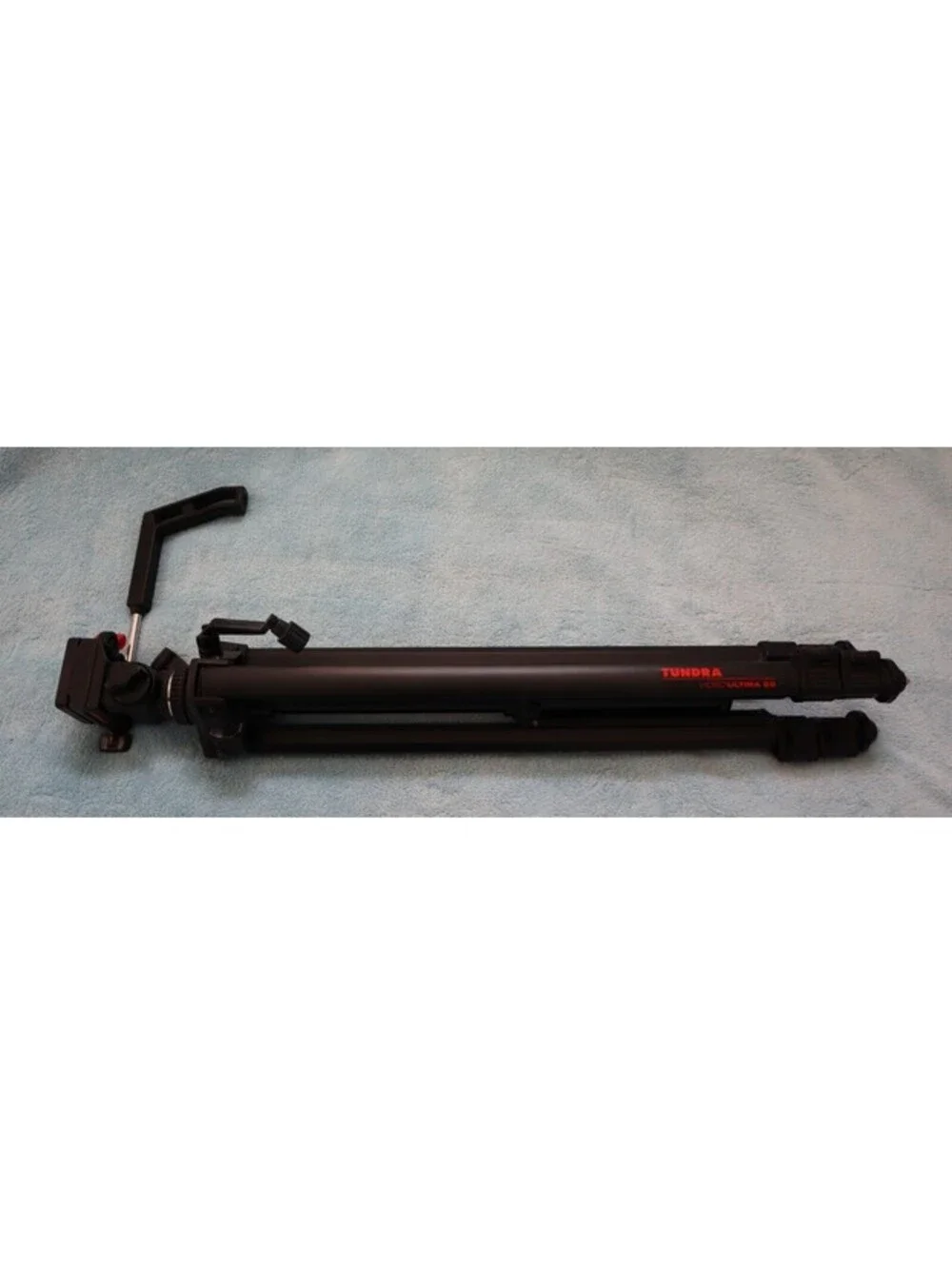 Tundra Video Ultima 66 Tripod Complete. Great Condition. With a pan/tilt head.